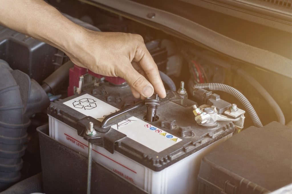 Cómo limpiar los bornes de la batería del coche - 5 pasos